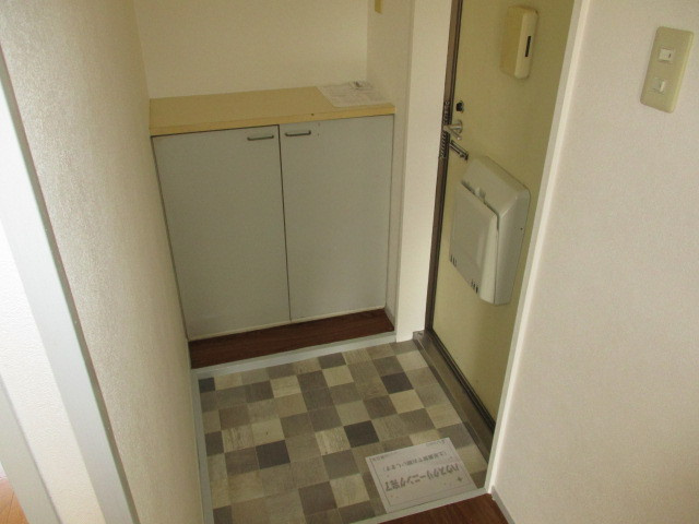 舟戸ハイツの玄関