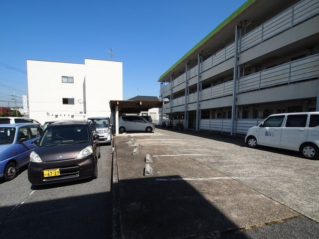 松井マンションの駐車場