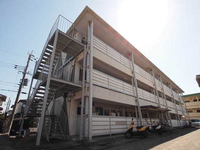 松井マンションの外観