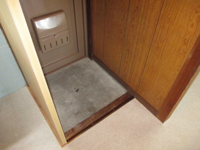 松井マンションの玄関