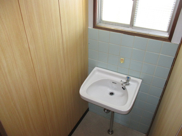 松井マンションの洗面所