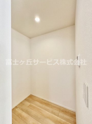 【収納】 | 沼津市沢田町 新築一戸建て 2号棟 | キッチン横にパントリーがあります