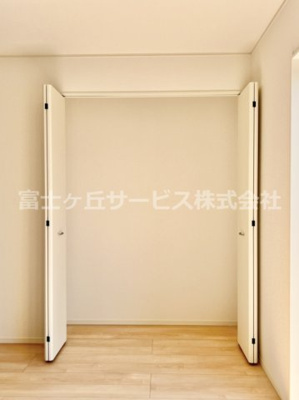 【収納】 | 沼津市沢田町 新築一戸建て 2号棟 | リビングの収納です