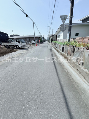 【前面道路含む現地写真】 | 沼津市沢田町 新築一戸建て 2号棟 | 前面道路含む現地写真です