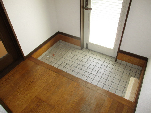 生駒郡三郷町立野南３丁目の一戸建ての玄関