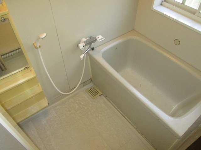 生駒郡三郷町立野南３丁目の一戸建ての浴室