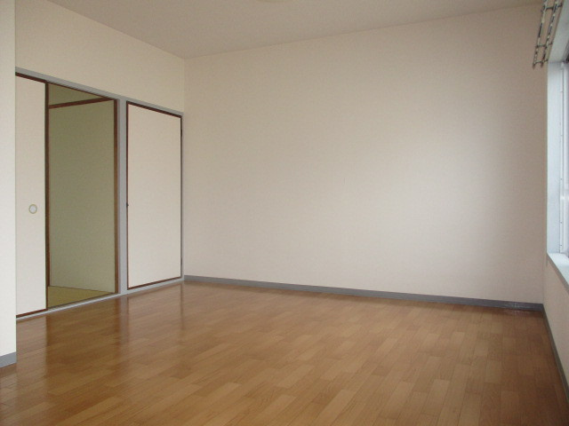 シャトーケンジの居間・リビング