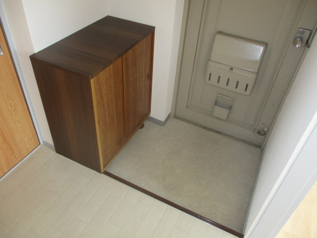 シャトーケンジの玄関