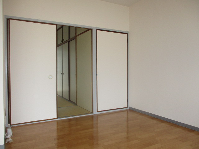 シャトーケンジの居間・リビング