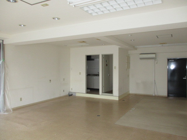 大和高田市神楽２丁目の店舗事務所の内装