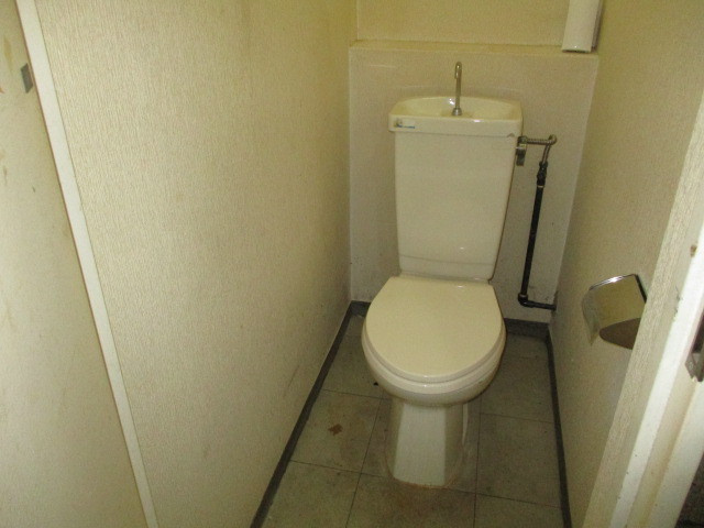 大和高田市神楽２丁目の店舗事務所のトイレ