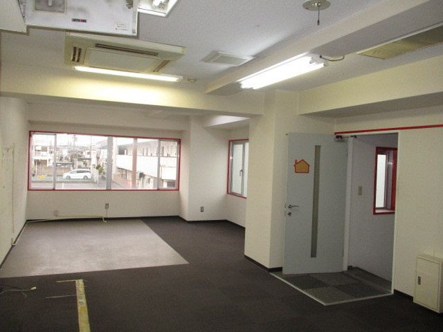 大和高田市神楽２丁目の店舗事務所の内装