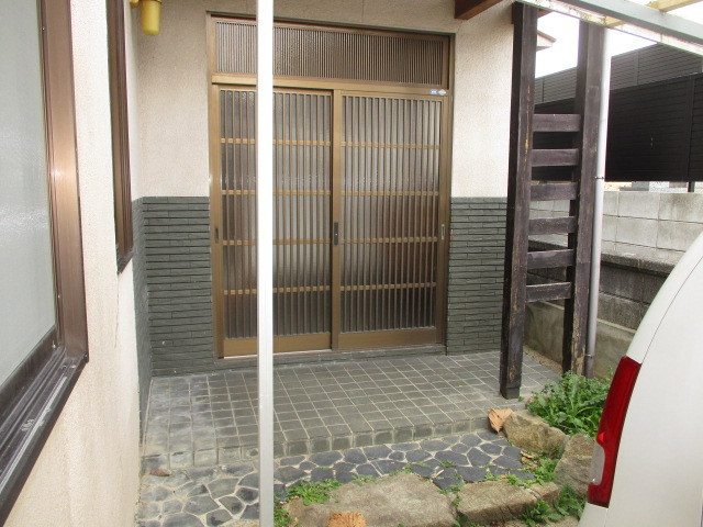 大和郡山市九条町の一戸建ての玄関