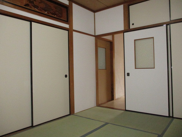 大和郡山市九条町の一戸建ての寝室