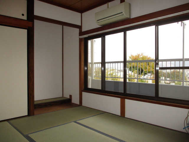 大和郡山市九条町の一戸建ての寝室