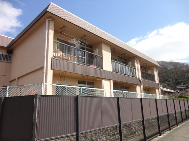 芳仲マンションの外観