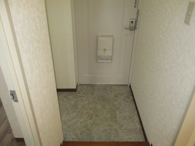 法隆寺マンションの玄関