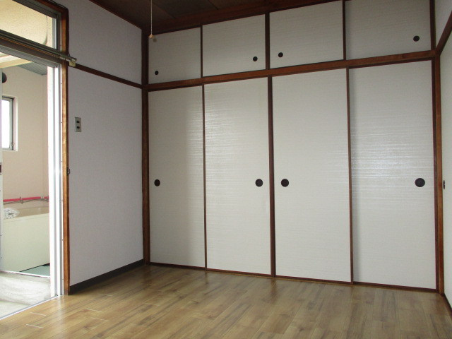 松井マンション2号棟の寝室