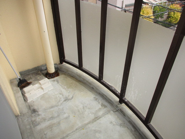 松井マンション2号棟のバルコニー