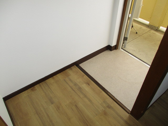 松井マンション2号棟の玄関