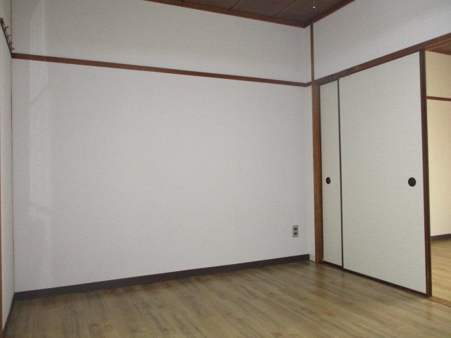 松井マンション2号棟の居間・リビング