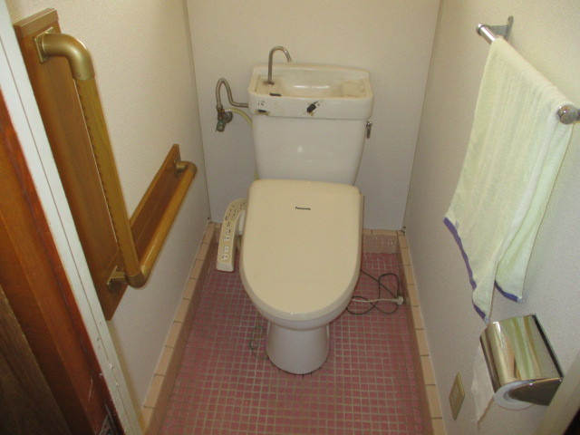 生駒郡平群町緑ケ丘５丁目の一戸建てのトイレ