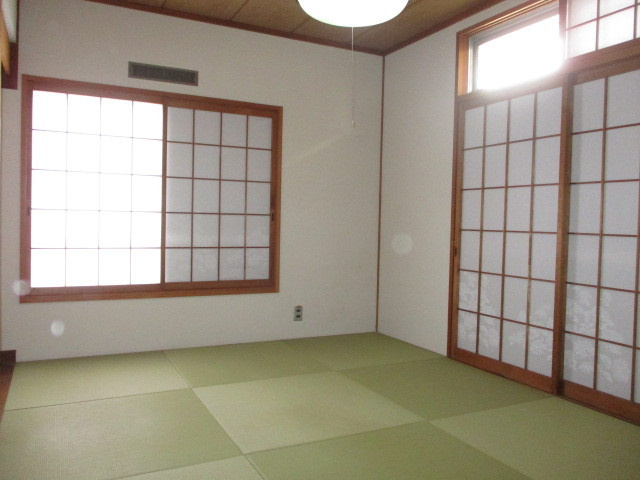 生駒郡平群町緑ケ丘５丁目の一戸建ての居間・リビング