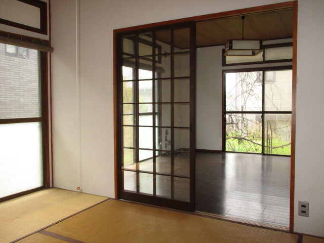 生駒郡平群町緑ケ丘５丁目の一戸建ての居間・リビング