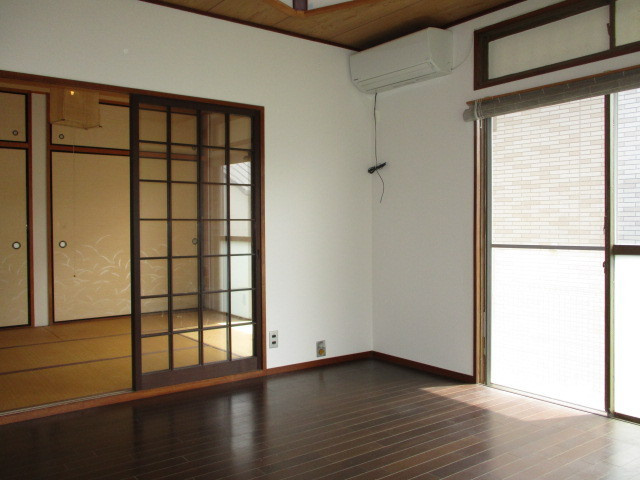 生駒郡平群町緑ケ丘５丁目の一戸建ての居間・リビング