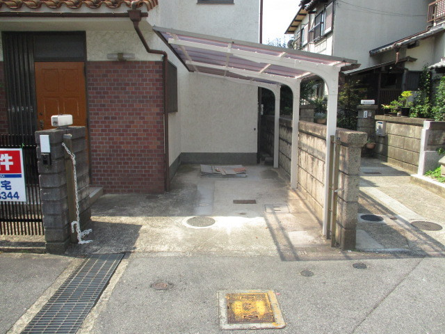 北葛城郡王寺町畠田３丁目の一戸建ての駐車場