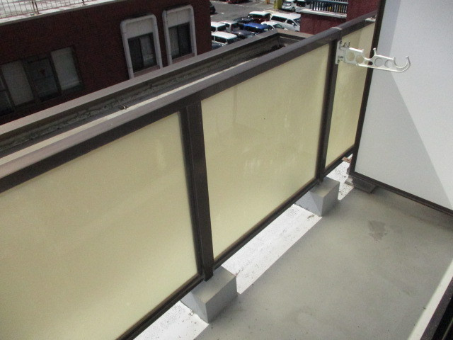 北葛城郡王寺町王寺２丁目の賃貸マンションのバルコニー