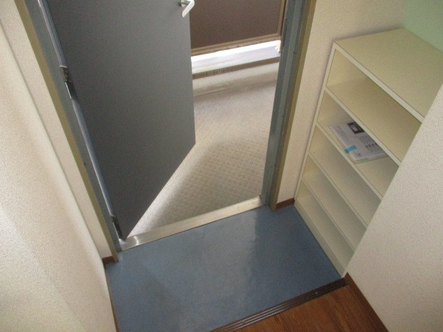 北葛城郡王寺町王寺２丁目の賃貸マンションの玄関