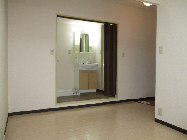 ファミール上田の居間・リビング