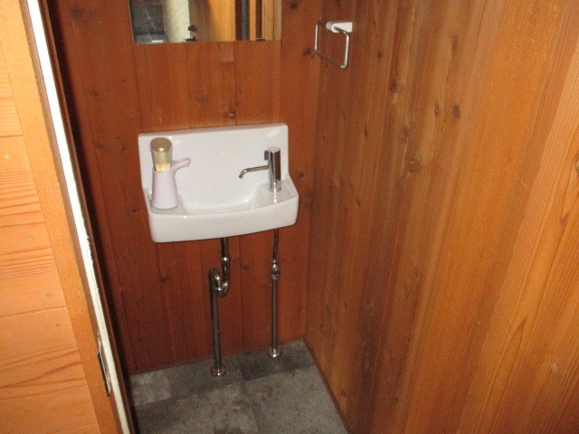 香芝市上中の店舗一部の洗面所