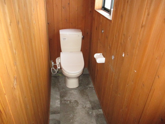 香芝市上中の店舗一部のトイレ