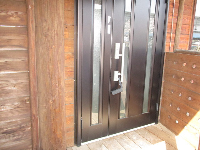 香芝市上中の店舗一部の玄関