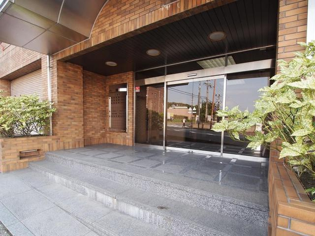 北葛城郡王寺町葛下１丁目の店舗一部のエントランス