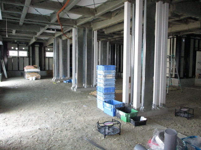 香芝市狐井の店舗事務所の内装