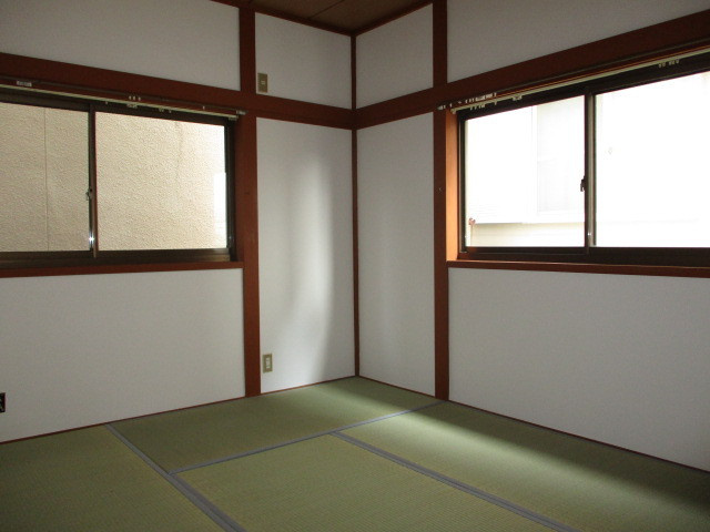 西田中戸建の居間・リビング