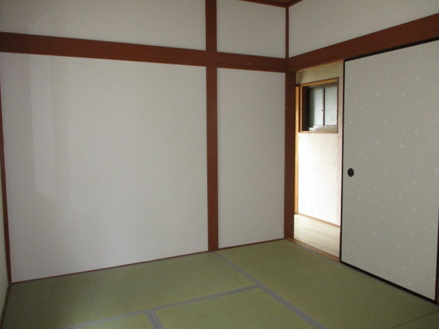 西田中戸建の居間・リビング