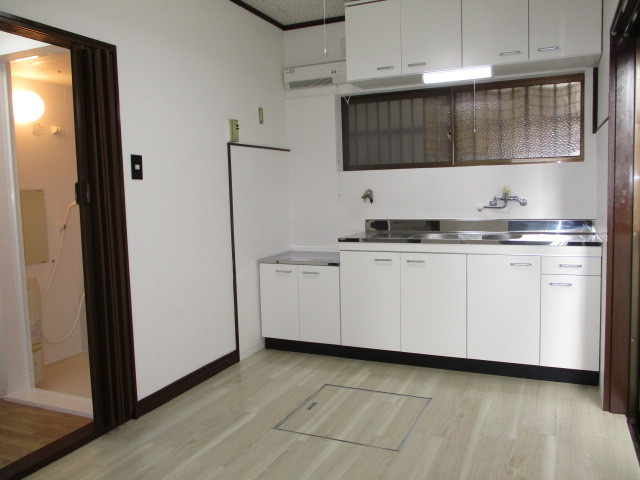 西田中戸建の居間・リビング