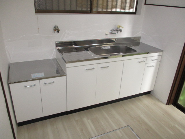 西田中戸建のキッチン