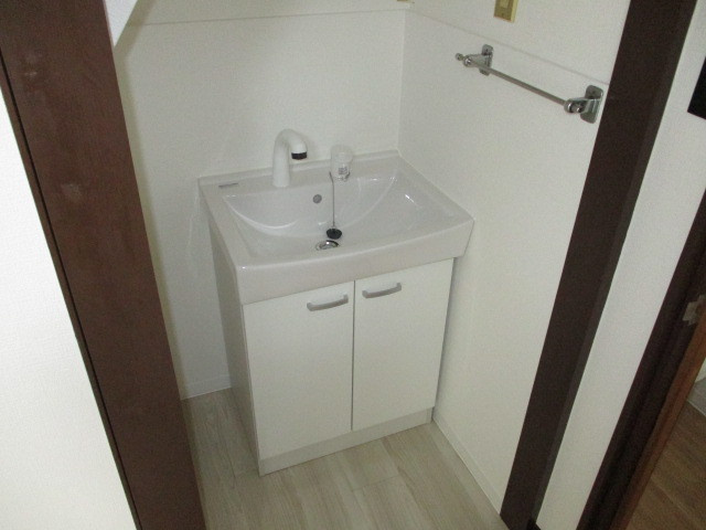 西田中戸建の洗面所