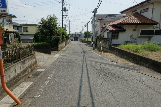 高崎市金古町　【整形角地】売地の前面道路含む現地写真|北側道路を西から東方向