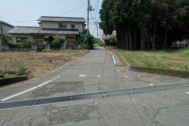 高崎市金古町　【整形角地】売地の前面道路含む現地写真|西側道路を北から南方向