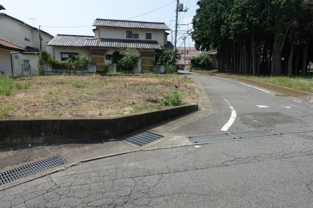 高崎市金古町　【整形角地】売地の外観|西側境界を北から南方向