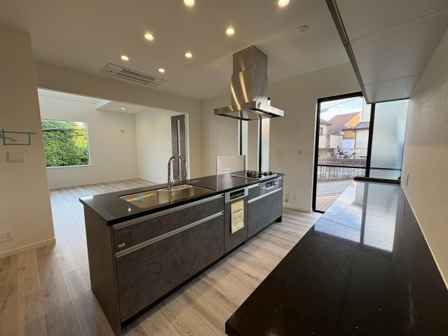 西宮市苦楽園四番町のキッチン