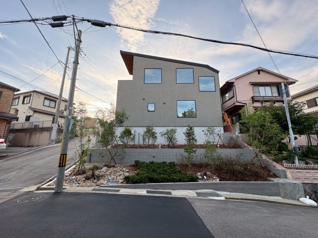 西宮市苦楽園四番町の前面道路含む現地写真