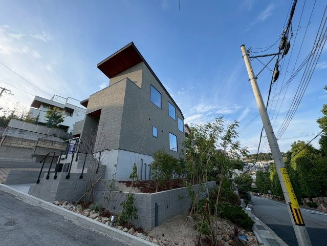 西宮市苦楽園四番町の前面道路含む現地写真