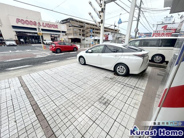 【駐車場】 | 神楽店舗　大和高田線ロードサイド神楽路面テナント